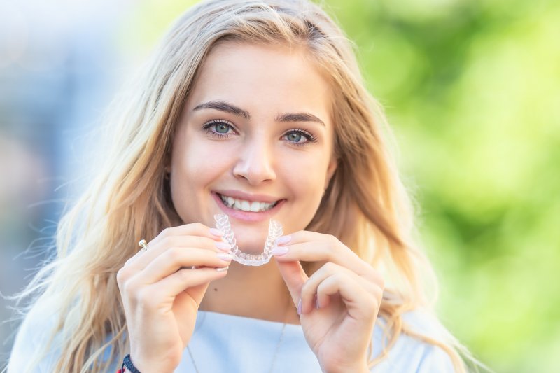 person dating with Invisalign on Valentine’s Day date